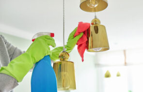 آموزش تمیز کردن لامپ‌ها، لوسترها و چراغ‎های توکار