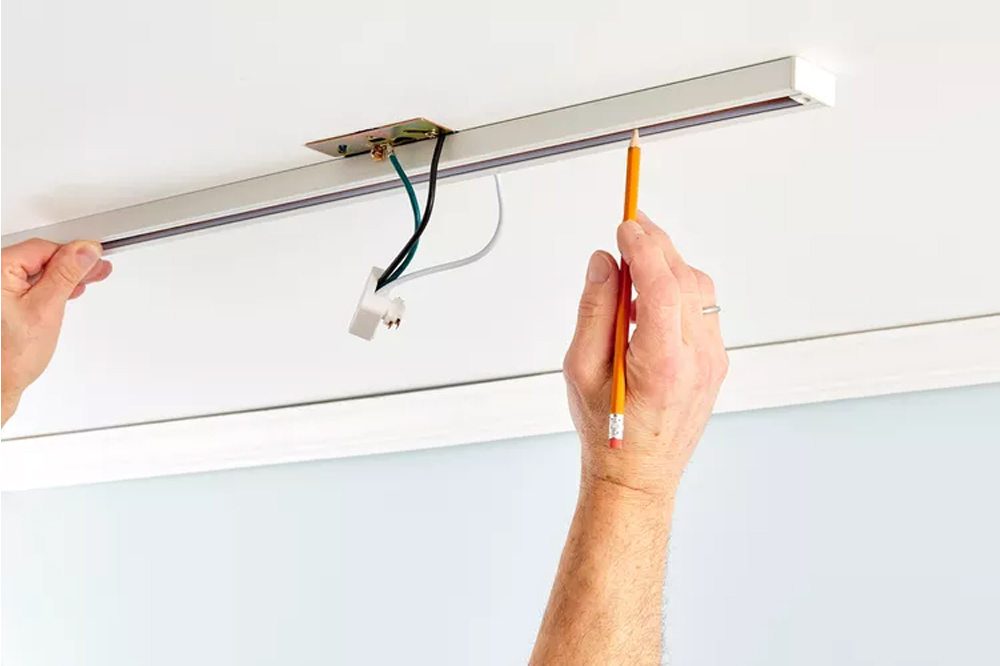 مشخص کردن محل پیچ‌ها