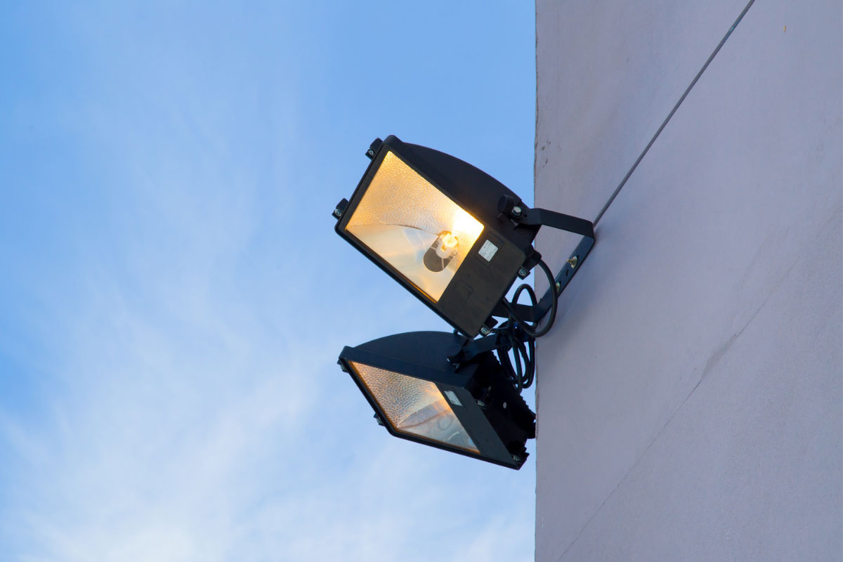 تجهیزات نورپردازی نمای ساختمان پروژکتور