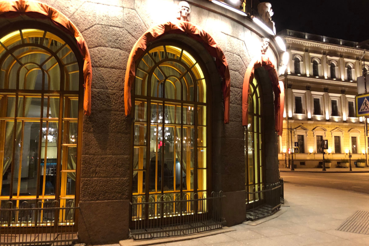 نورپردازی پنجره نمای ساختمان