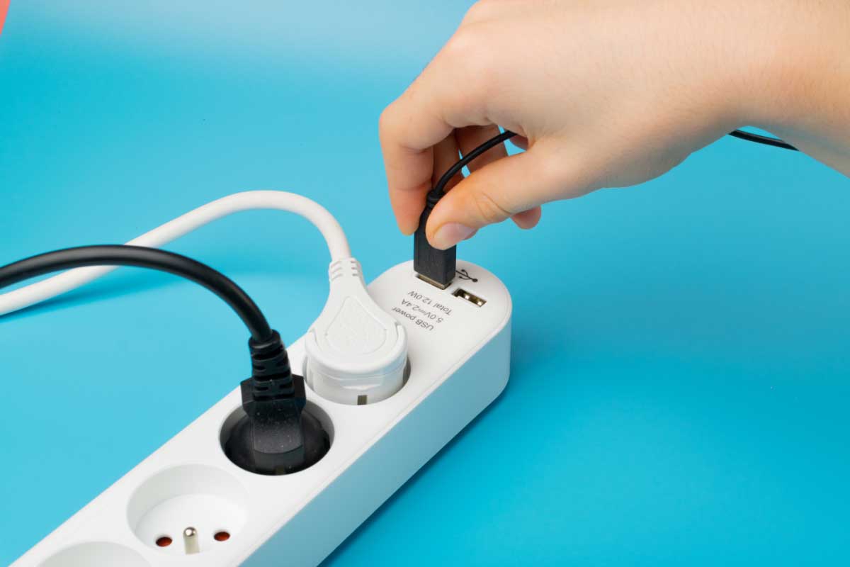 سه راهی برق USB دار