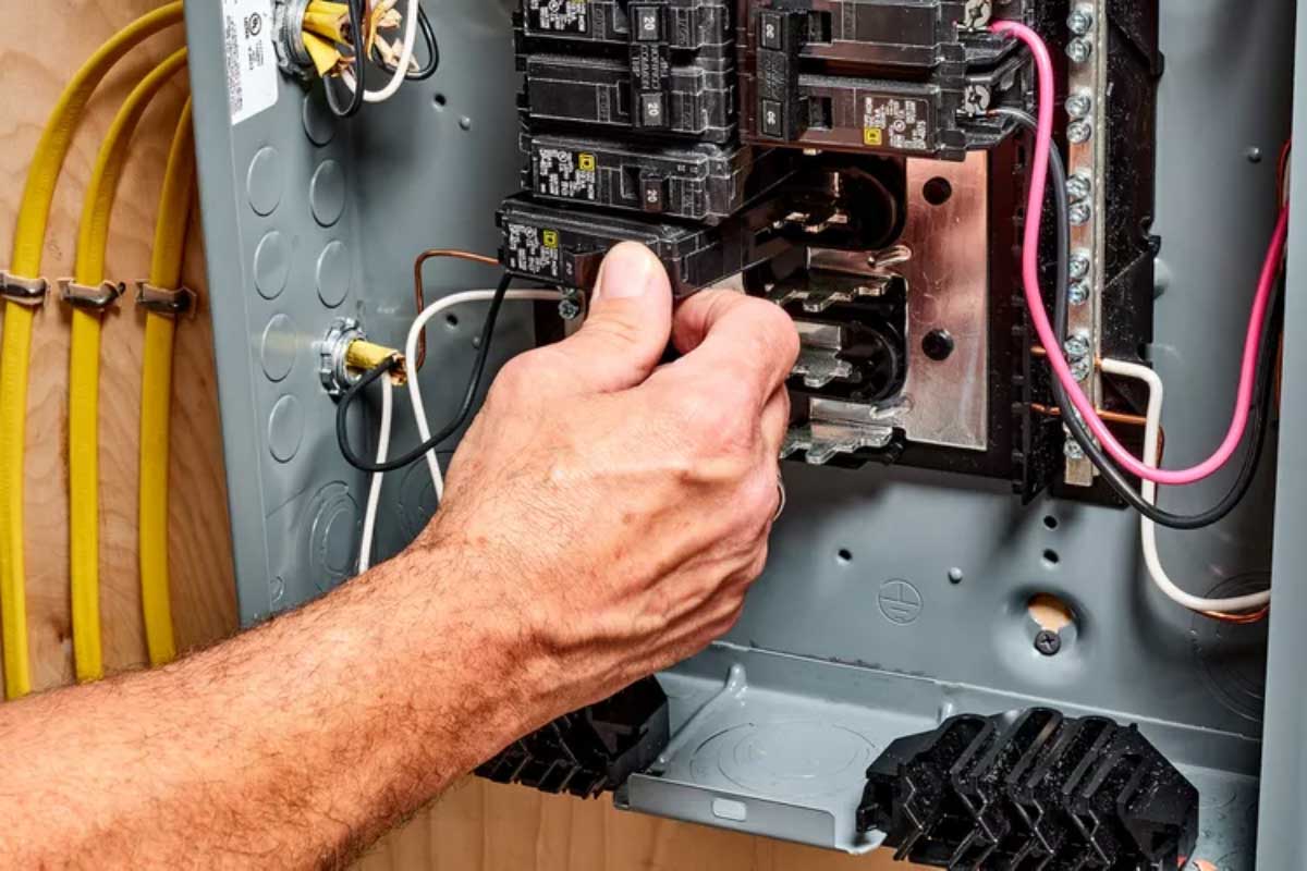 گذاشتن مینیاتوری جدید در جعبه فیوز