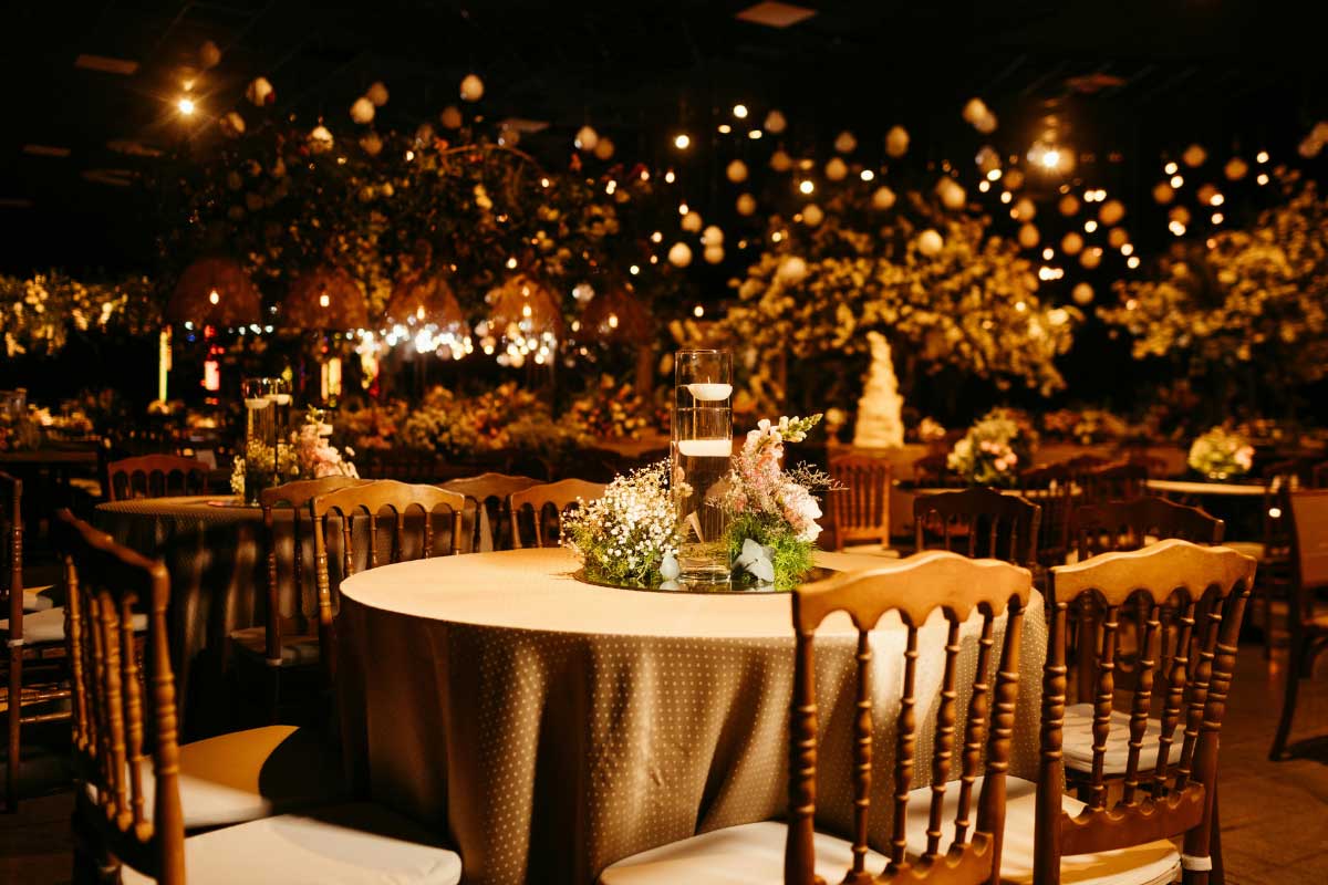 تجهیزات مناسب نورپردازی برای باغ تالار چیست؟