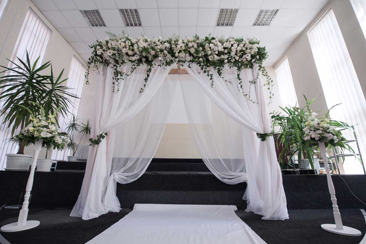 نورپردازی جایگاه عروس و داماد در تالار