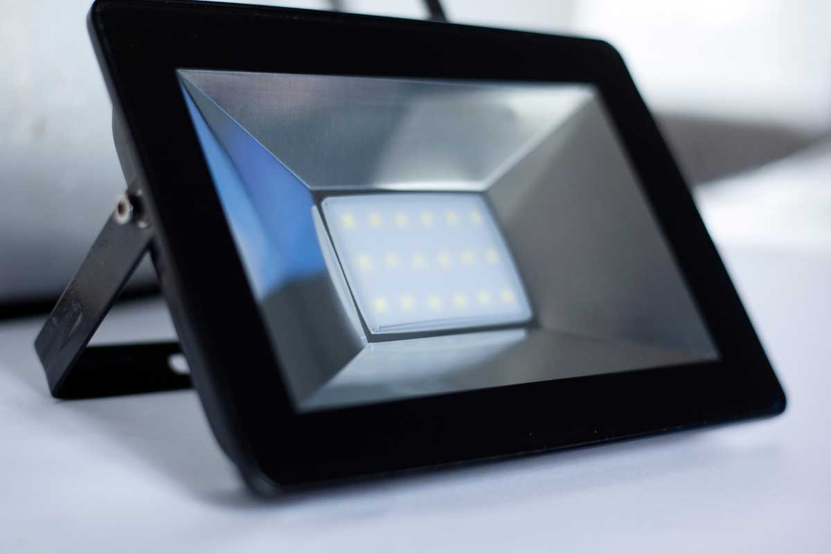 پروژکتور برای نورپردازی عمومی