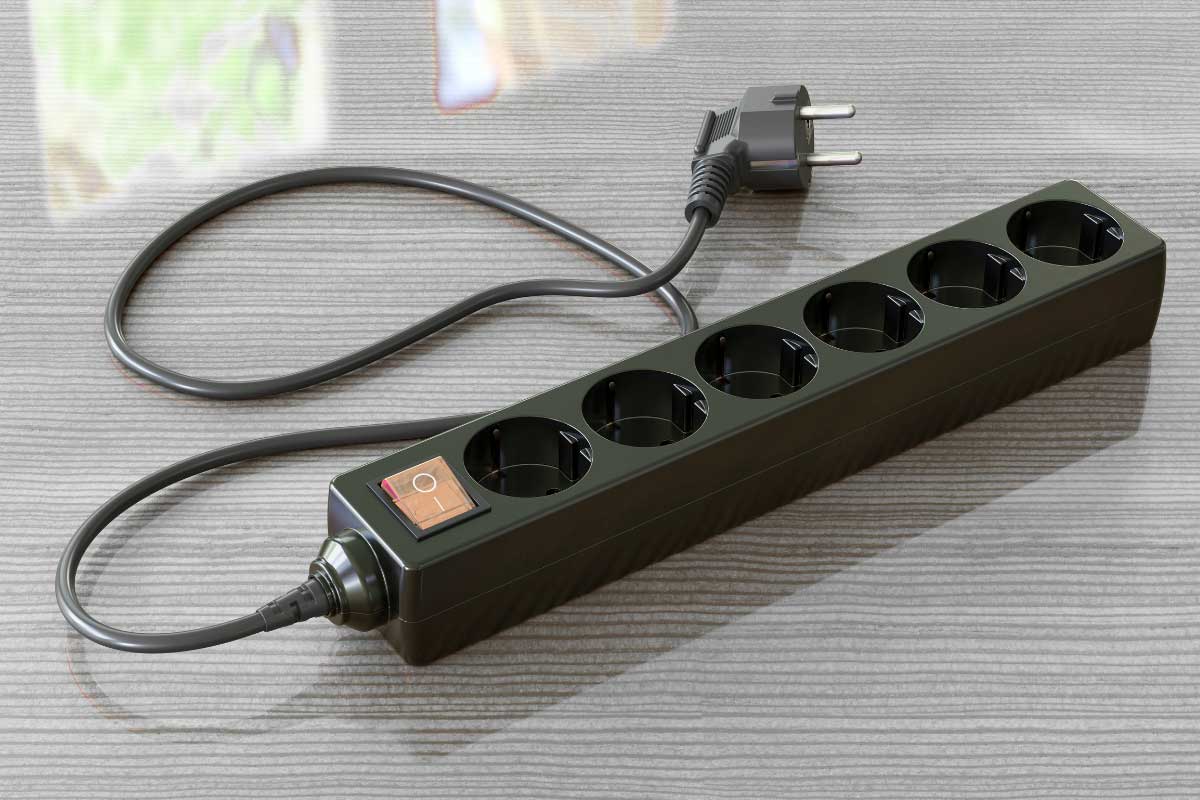 نصب محافظ برق و پیشگیری از آتش سوزی لوازم برقی منزل