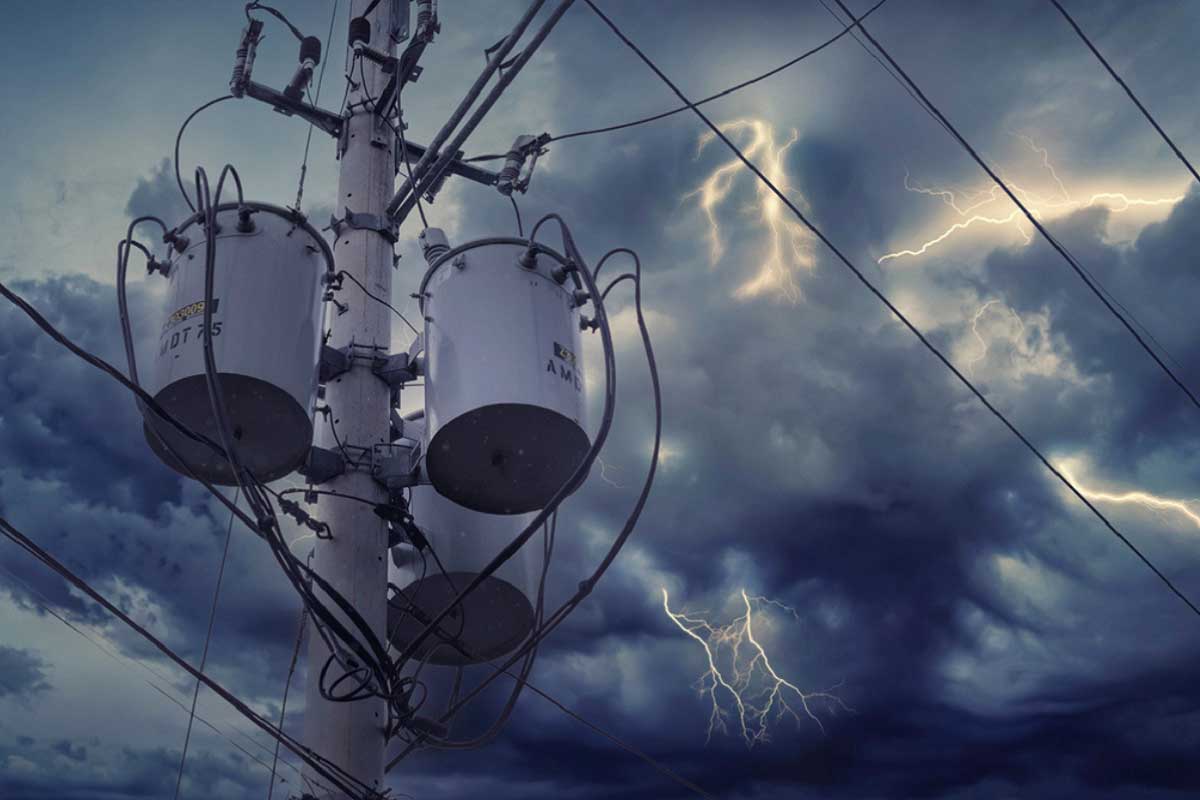 استفاده از برق گیر یکی از راه‌های پیشگیری از خرابی تجهیزات در برابر نوسان‌های برق