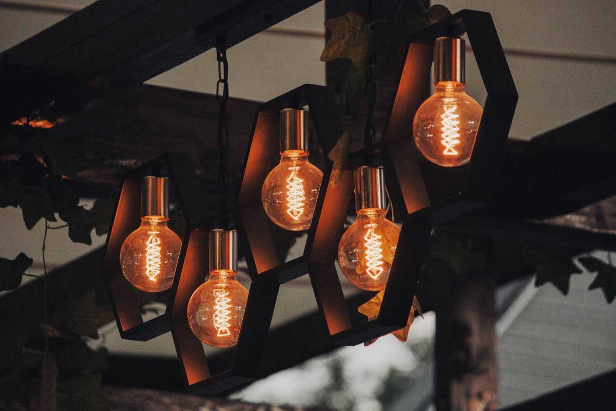 چراغ دکوراتیو با لامپ فیلامنتی برای نورپردازی تزئینی