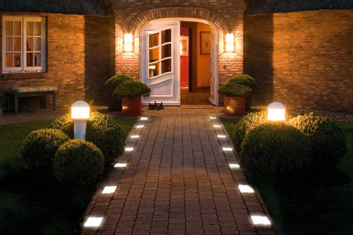 چراغ دفنی و پارکتی برای نورپردازی تزئینی باغ و ویلا