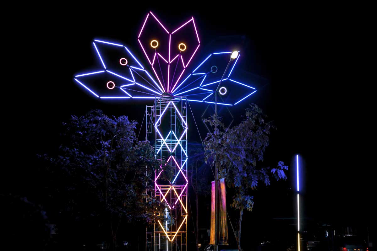 ریسه و تابلو نئونی برای نورپردازی دکوراتیو