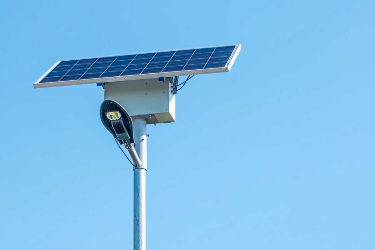 ویژگی‌ها و مزایای پروژکتور خورشیدی