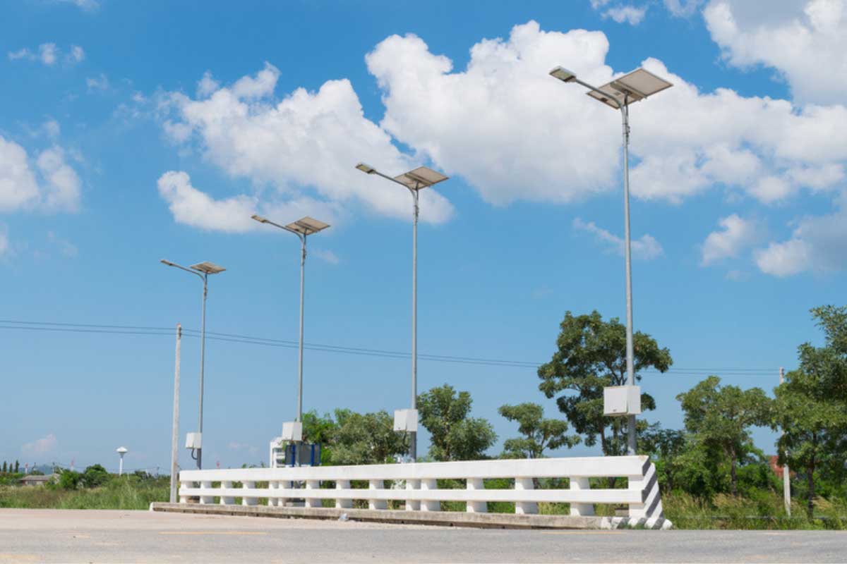 بهترین محل نصب پروژکتور خورشیدی زیر نور آفتاب