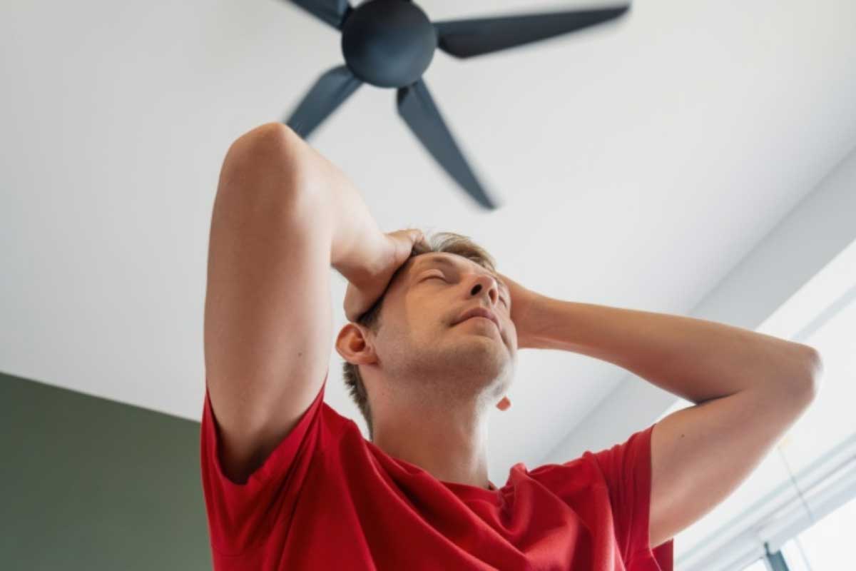 چرا پنکه سقفی باد گرم میدهد؟