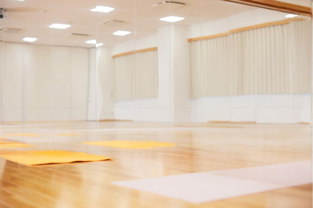 ممنوعیتهای نورپردازی سالن یوگا