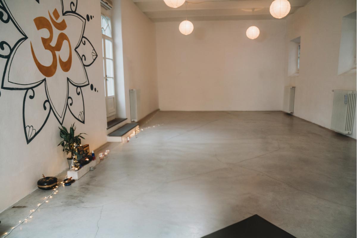 راهنمای انتخاب تجهیزات نورپردازی مناسب سالن یوگا