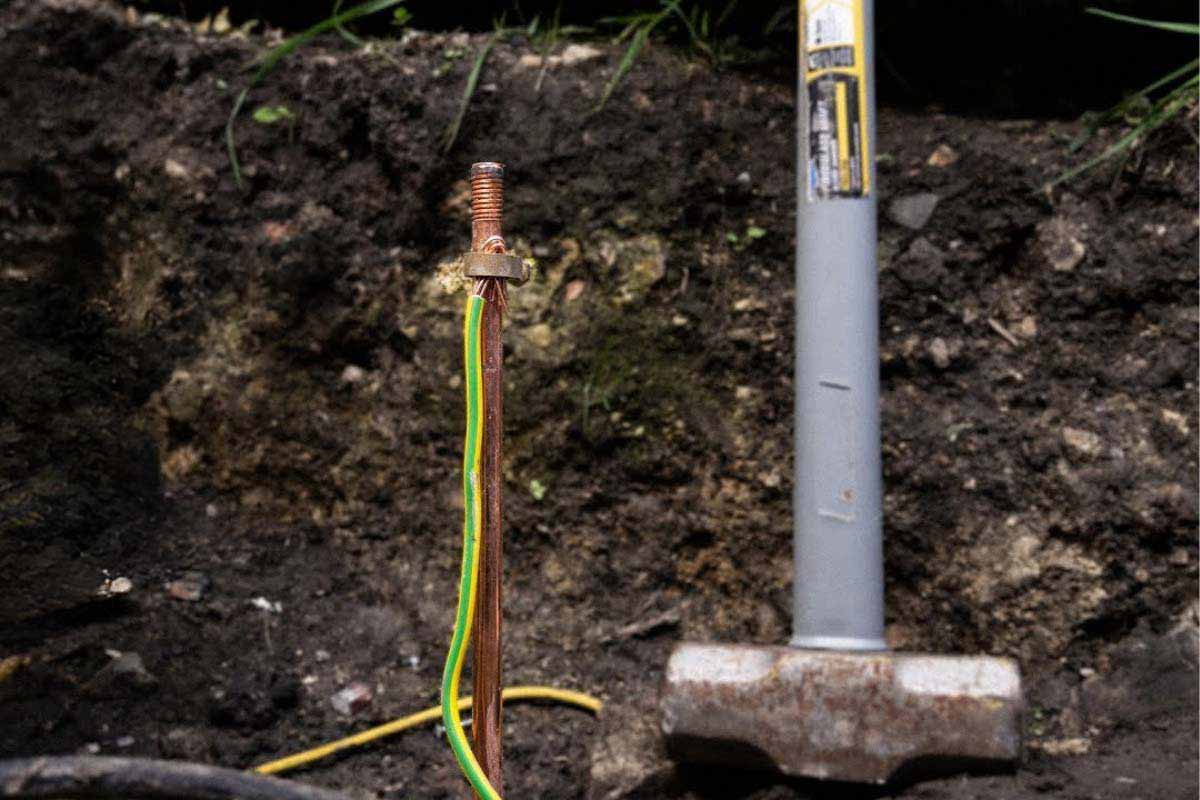 اجرای چاه ارت میله ای و نحوه کوبیدن میله راد